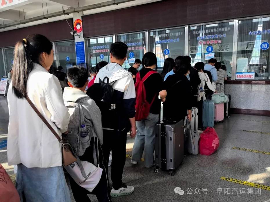 阜汽集團(tuán)全力護(hù)送五一返程客流